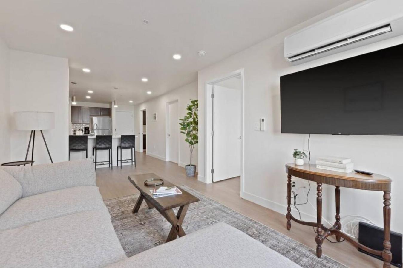 Walk To Riverfront Park! Downtown Gem W Pool Table 404 Apartment