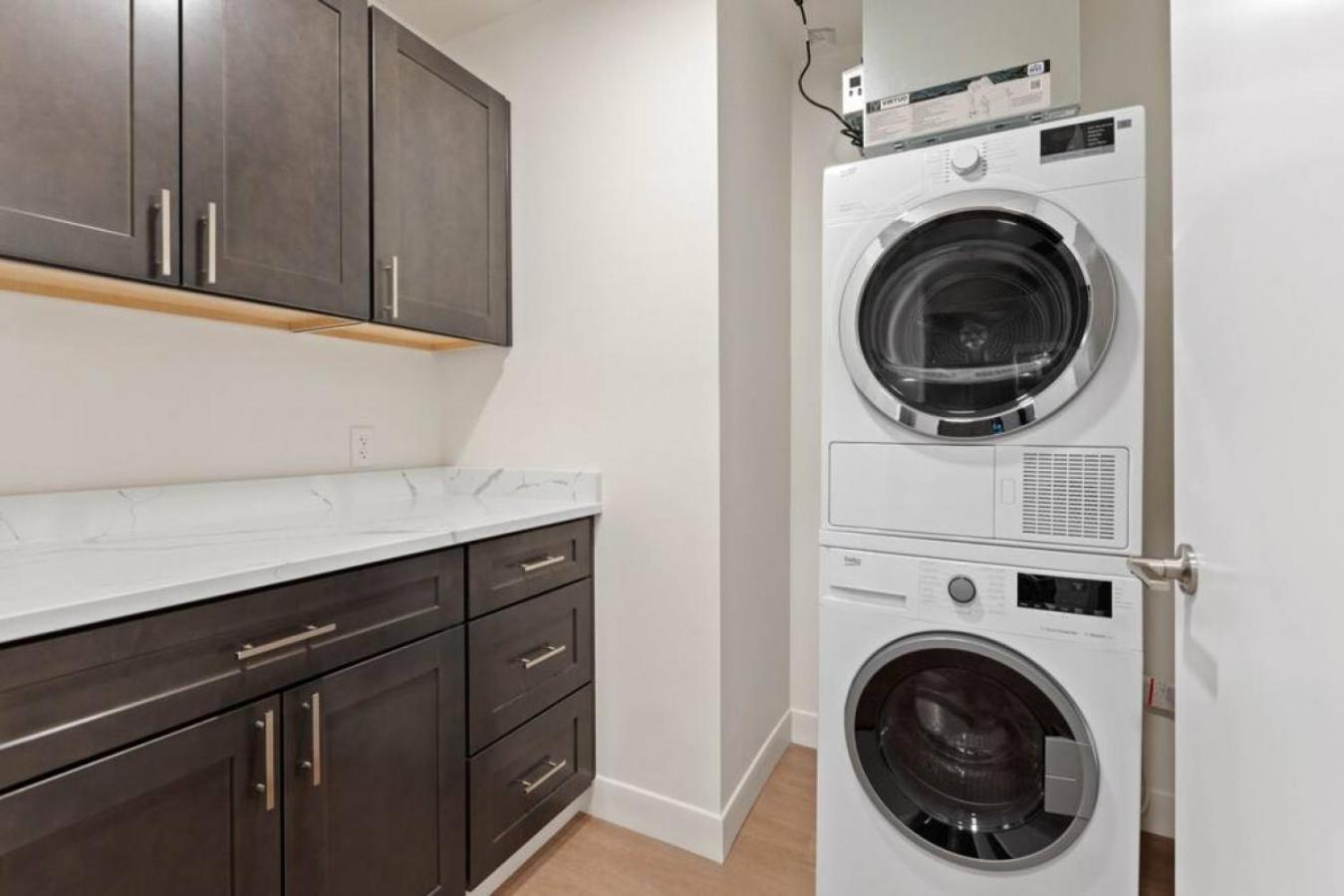Walk To Riverfront Park! Downtown Gem W Pool Table 404 Apartment Spokane
