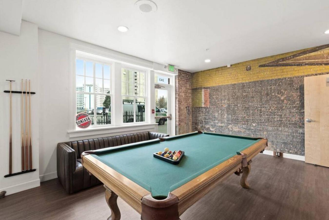 Walk To Riverfront Park! Downtown Gem W Pool Table 404 Apartment
